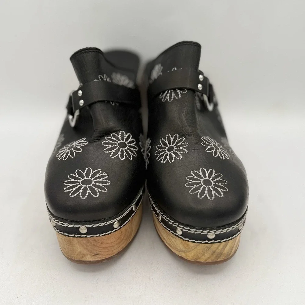 Urban Outfitters UO Daizy Clog Black Leather Daisy Embroidered Wood Platform 9